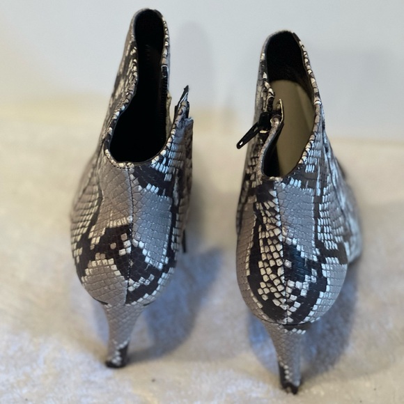 Banana Republic snake skin print ankle heel bootie with box. Size 8 - Picture 2 of 7